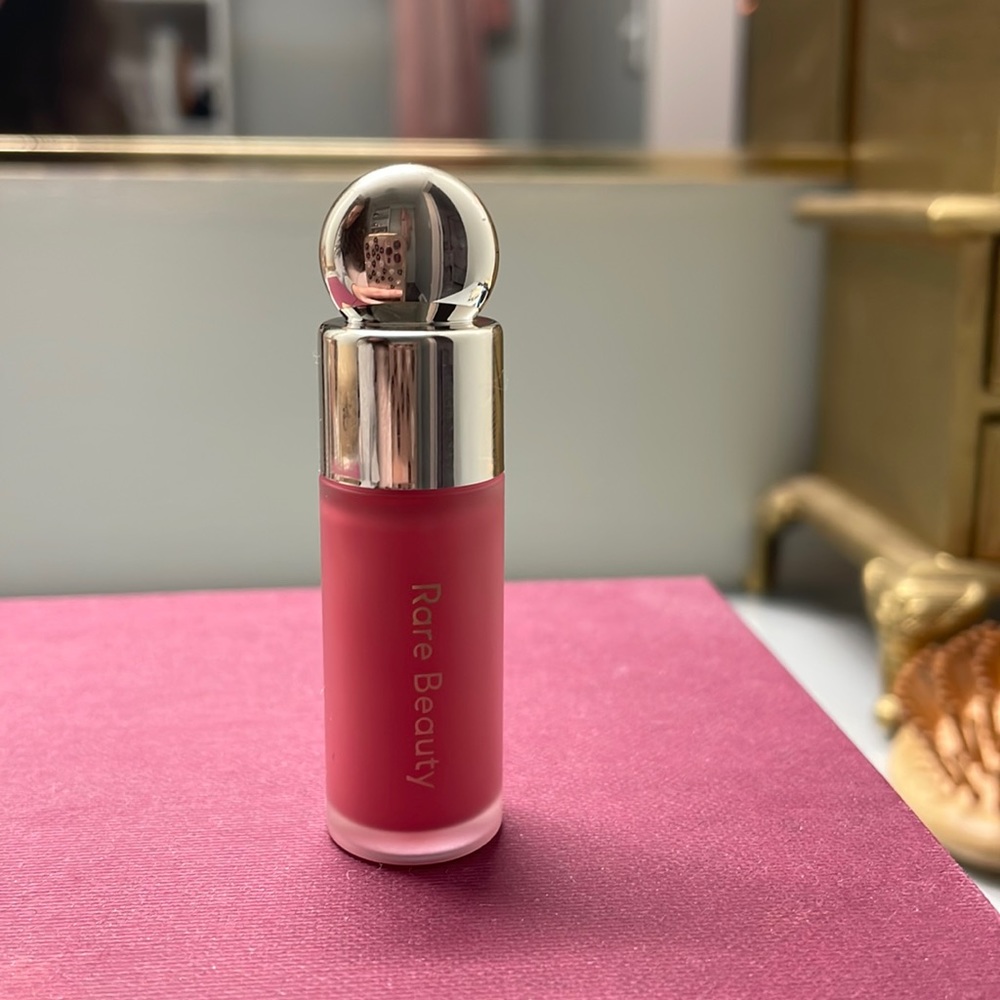 Rare Beauty Travel Size Liquid Blush in shade Happy